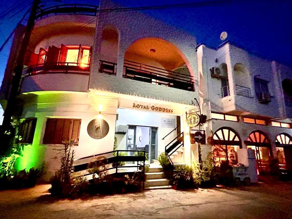 Royal Goddess Guest House, Walled City Фамагуста Экстерьер фото